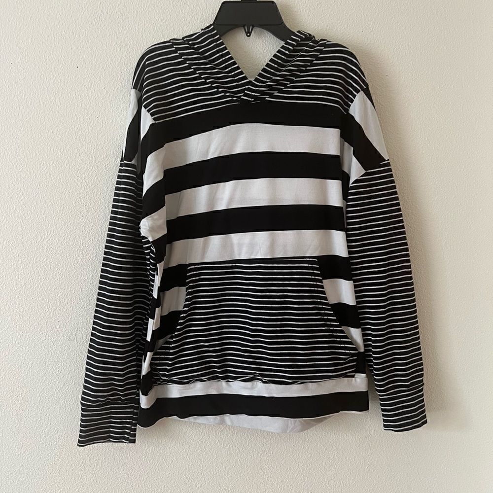 Andthewhy striped black/white Women hoodie size L